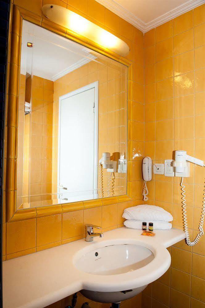 London Hotel 3*