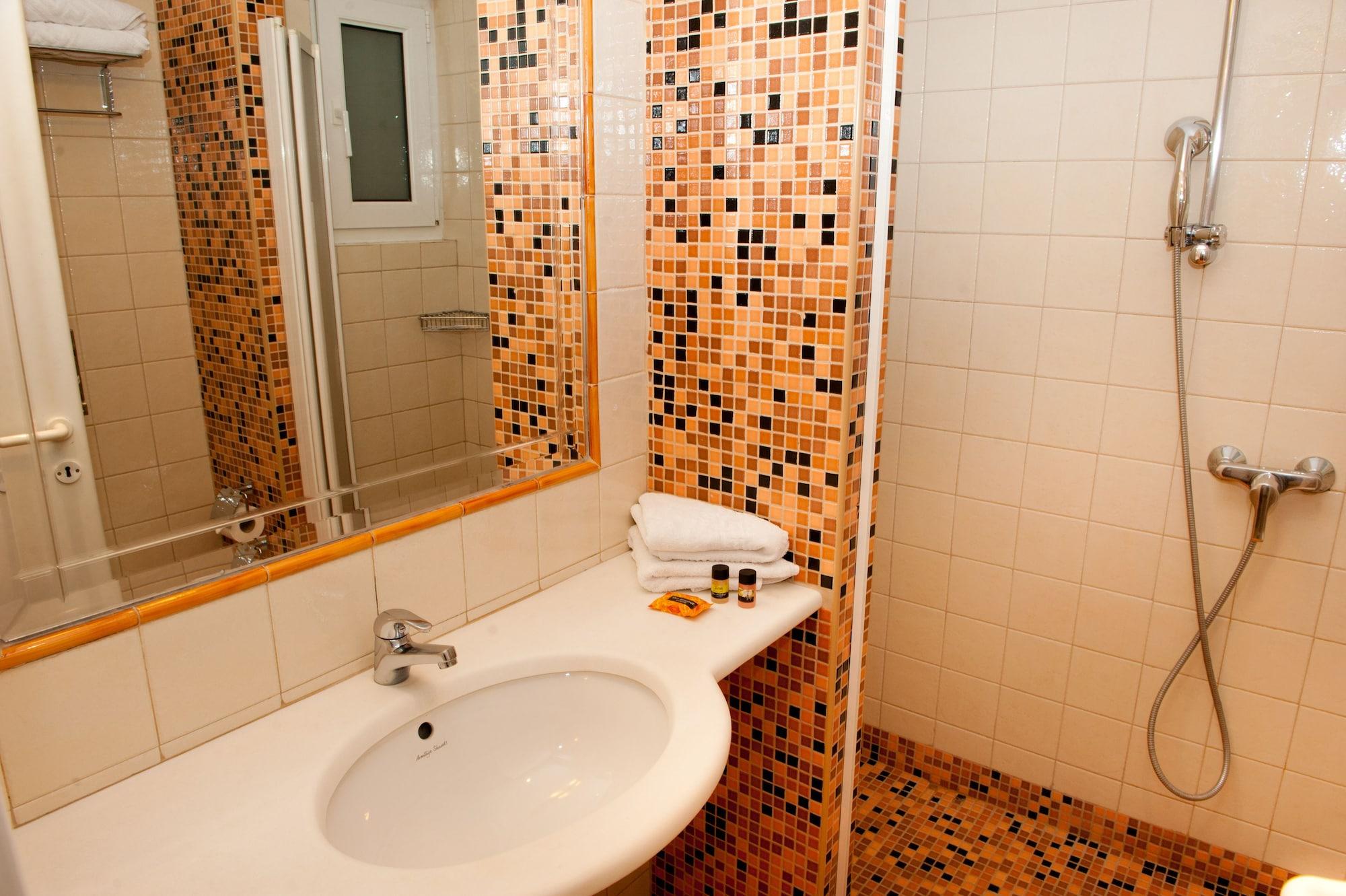 London Hotel 3*